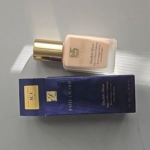Estee Lauder Double Wear foundation
